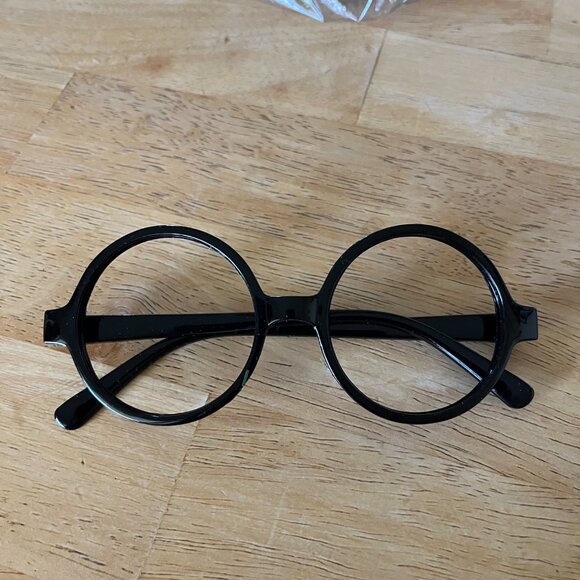 Black Plastic No Lens Glasses - 19 pieces - Harry Potter, Nerd or Wizard Parties - Picture 4 of 5